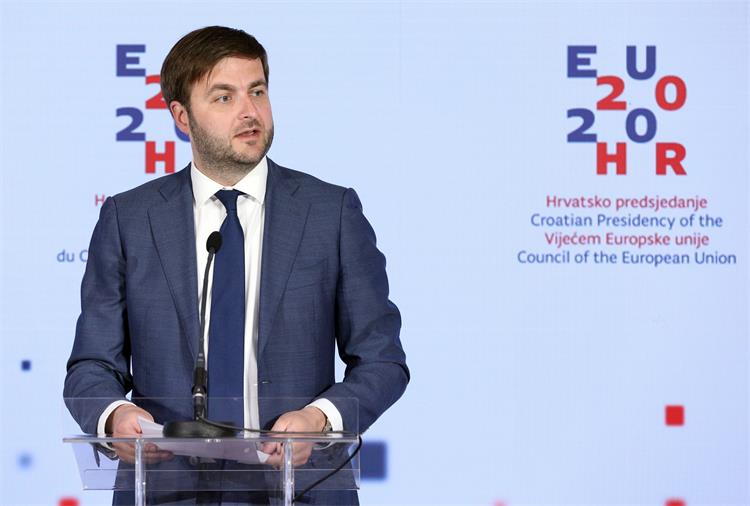 Slika /slike/Vijesti/15.6.2020. Videkonferencija ministara energetike.jpg